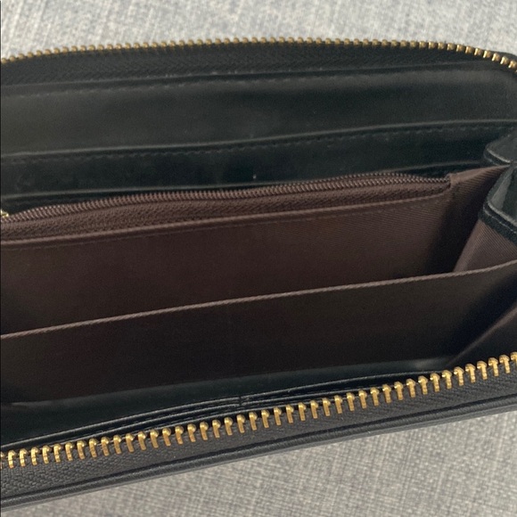 Elegant Women's Wallet in Black, Cream, and Tan - Picture 6 of 7